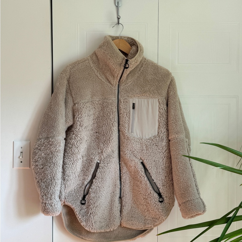 NWOT Lolë Yana Sherpa Jacket - Size S